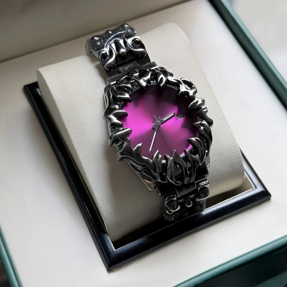 Green Devil Punk Eye Y2K Quartz Watch Men Alabaster Industries Carving Demon Claw Men Watch Unique Creative Men Medieval Clock