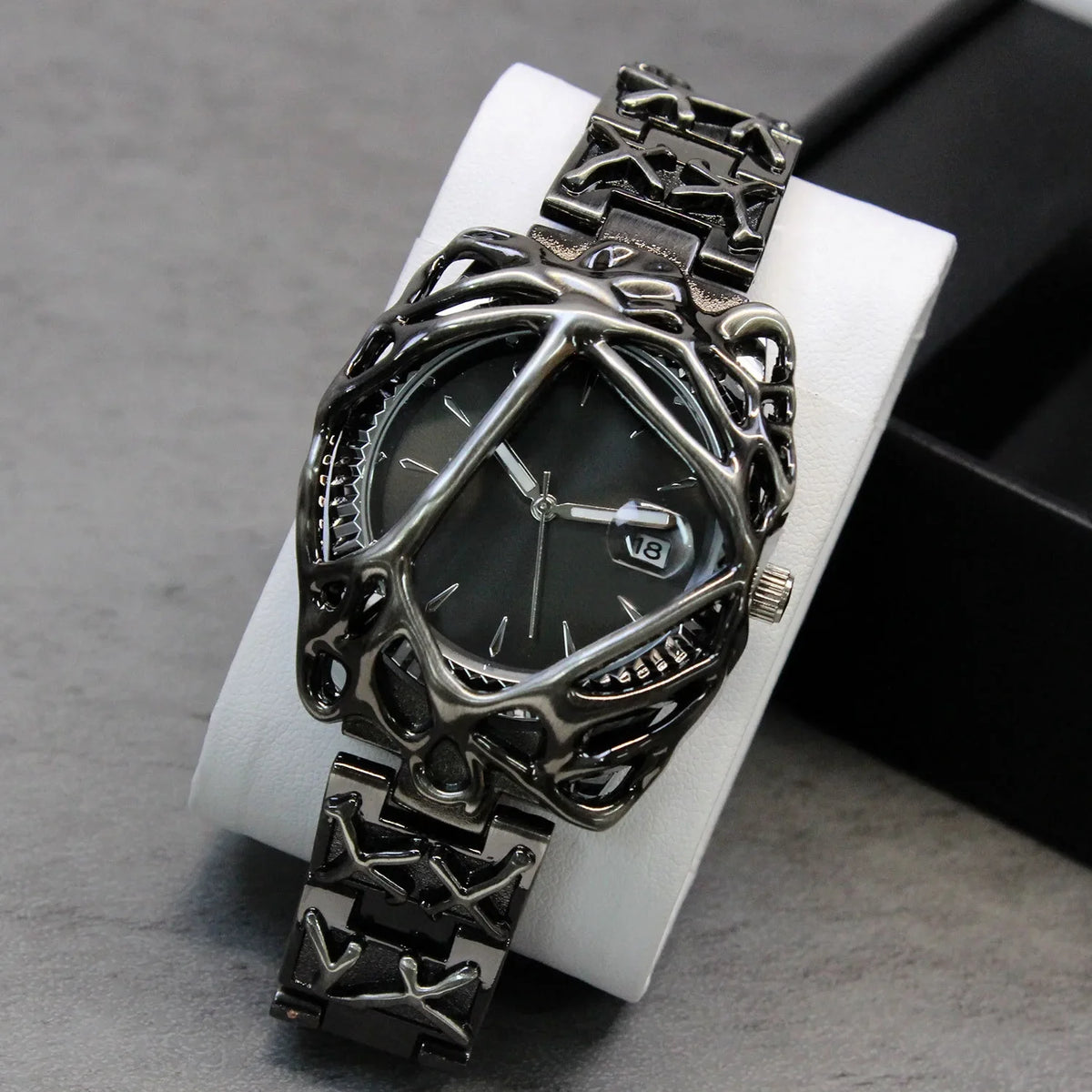 Green Devil Punk Eye Y2K Quartz Watch Men Alabaster Industries Carving Demon Claw Men Watch Unique Creative Men Medieval Clock