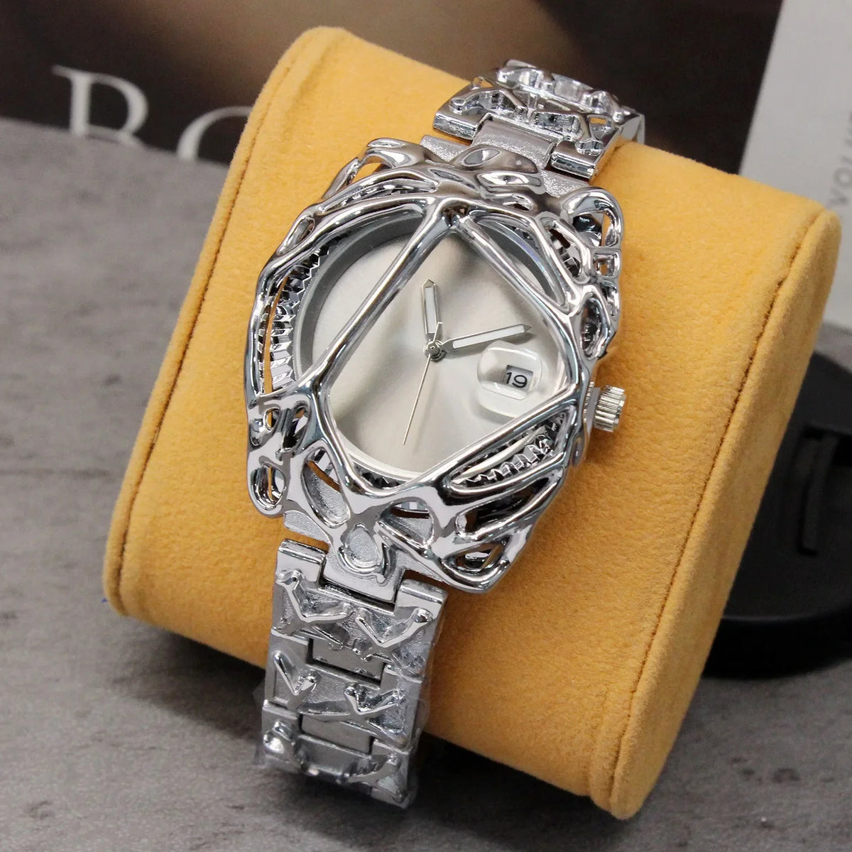 Green Devil Punk Eye Y2K Quartz Watch Men Alabaster Industries Carving Demon Claw Men Watch Unique Creative Men Medieval Clock