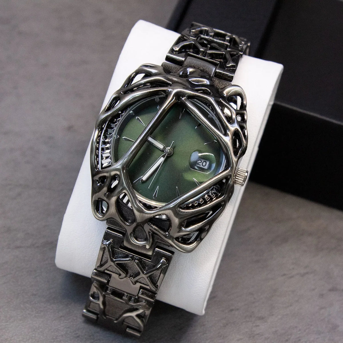 Green Devil Punk Eye Y2K Quartz Watch Men Alabaster Industries Carving Demon Claw Men Watch Unique Creative Men Medieval Clock