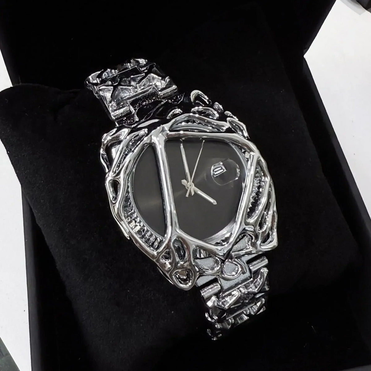 Green Devil Punk Eye Y2K Quartz Watch Men Alabaster Industries Carving Demon Claw Men Watch Unique Creative Men Medieval Clock