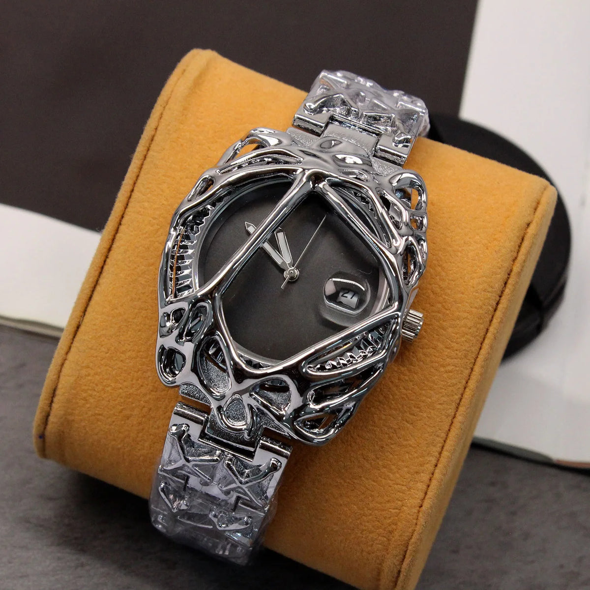 Green Devil Punk Eye Y2K Quartz Watch Men Alabaster Industries Carving Demon Claw Men Watch Unique Creative Men Medieval Clock
